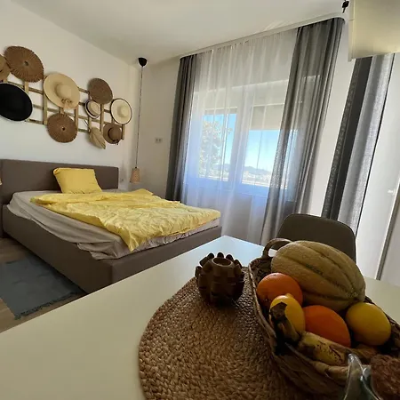 Marina Mirage Apartment *