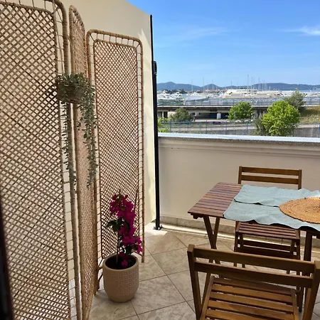 Marina Mirage Apartment